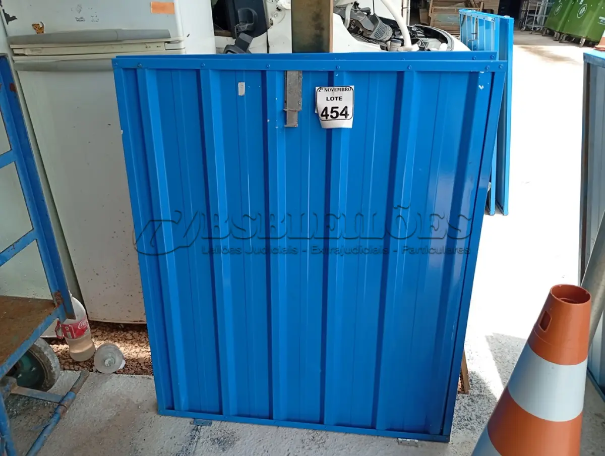 LOTE 454 - 02 PORTAS NA COR AZUL MEDINDO 1,00X16 COMPRIMENTO, 98 DE LARGURA.NA COR AZUL. (NO ESTADO) ATENÇÃO! FAZER A VISITAÇÃO ANTES DE ARREMATAR, NÃO SABEMOS SE FUNCIONA. LEILÃO NÃO TEM GARANTIA E NEM DEVOLUÇÃO, SUJEITO A POSSÍVEIS AVARIAS VISÍVEIS/OCULTAS E/OU AUSÊNCIA DE COMPONENTES.