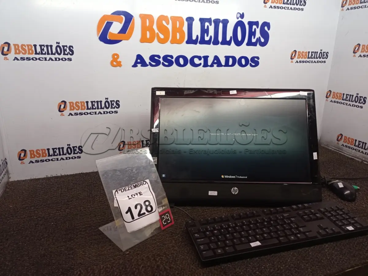 LOTE 128 - 01 ALL IN ONE MARCA HP COM TECLADO E MOUSE. (NO ESTADO) ATENÇÃO! FAZER A VISITAÇÃO ANTES DE ARREMATAR, NÃO SABEMOS SE FUNCIONA. LEILÃO NÃO TEM GARANTIA E NEM DEVOLUÇÃO, SUJEITO A POSSÍVEIS AVARIAS VISÍVEIS/OCULTAS E/OU AUSÊNCIA DE COMPONENTES.