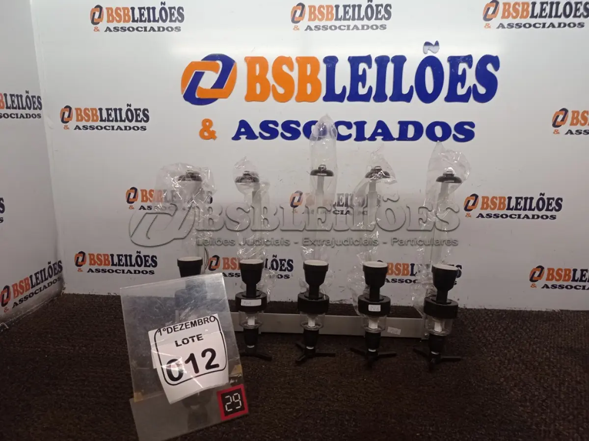 LOTE 012 - 05 DOSADORES DE BEBIDAS. (NO ESTADO) ATENÇÃO! FAZER A VISITAÇÃO ANTES DE ARREMATAR, NÃO SABEMOS SE FUNCIONA. LEILÃO NÃO TEM GARANTIA E NEM DEVOLUÇÃO, SUJEITO A POSSÍVEIS AVARIAS VISÍVEIS/OCULTAS E/OU AUSÊNCIA DE COMPONENTES.