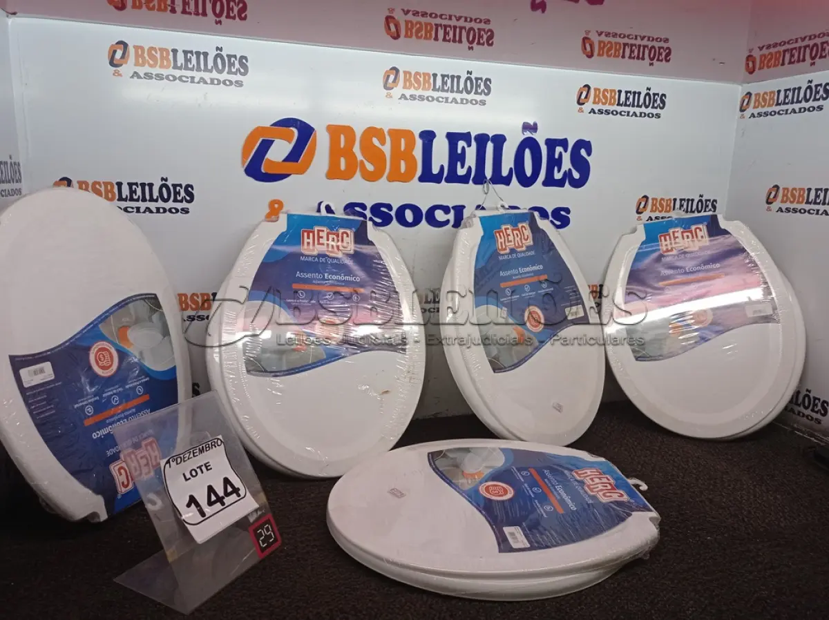 LOTE 144 - 04 ASSENTOS DE PLÁSTICO MARCA HERC. (NO ESTADO) ATENÇÃO! FAZER A VISITAÇÃO ANTES DE ARREMATAR, NÃO SABEMOS SE FUNCIONA. LEILÃO NÃO TEM GARANTIA E NEM DEVOLUÇÃO, SUJEITO A POSSÍVEIS AVARIAS VISÍVEIS/OCULTAS E/OU AUSÊNCIA DE COMPONENTES.