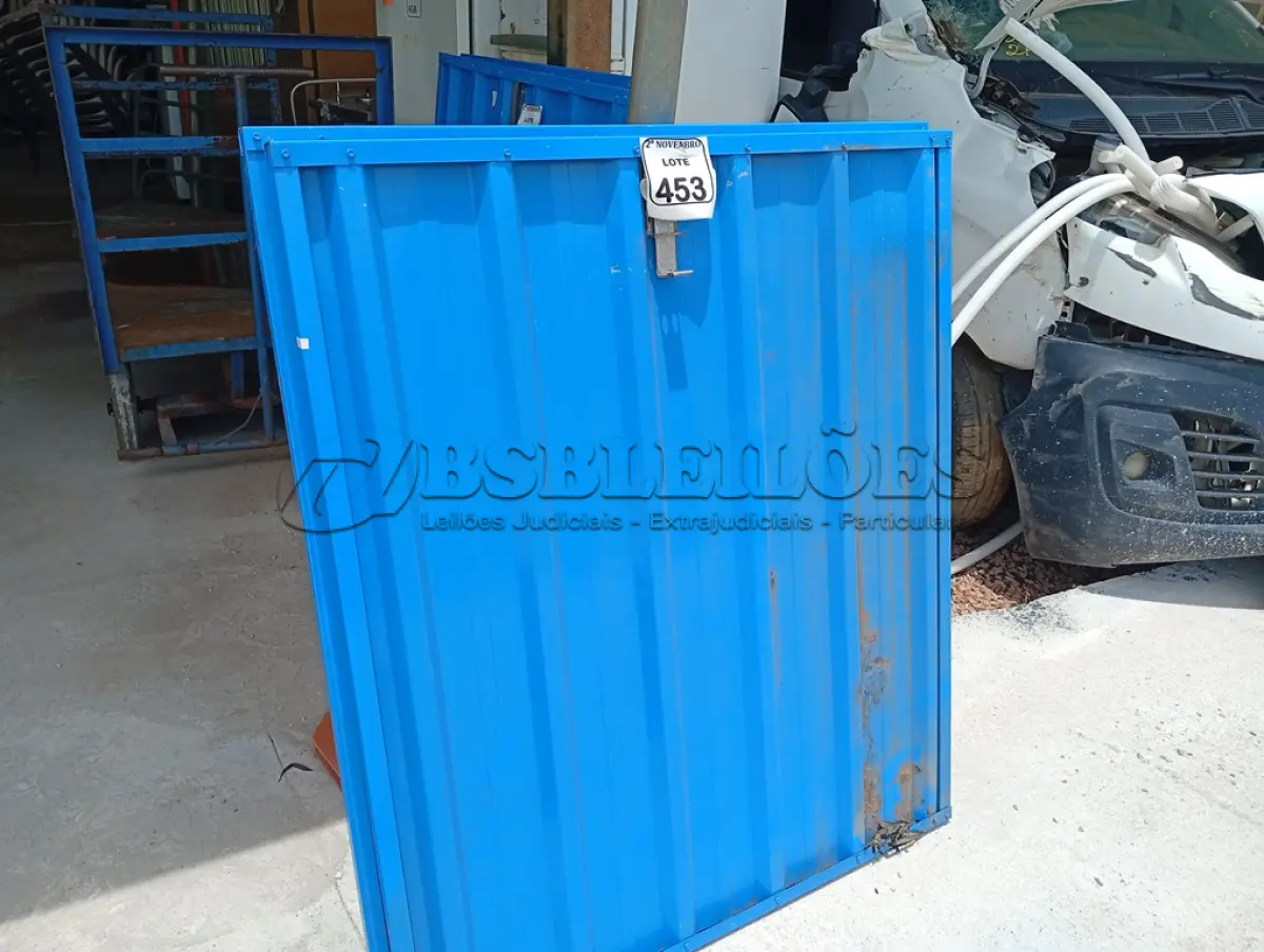 LOTE 453 - 02 PORTAS NA COR AZUL MEDINDO 1,00X16 COMPRIMENTO, 98 DE LARGURA.NA COR AZUL. (NO ESTADO) ATENÇÃO! FAZER A VISITAÇÃO ANTES DE ARREMATAR, NÃO SABEMOS SE FUNCIONA. LEILÃO NÃO TEM GARANTIA E NEM DEVOLUÇÃO, SUJEITO A POSSÍVEIS AVARIAS VISÍVEIS/OCULTAS E/OU AUSÊNCIA DE COMPONENTES.