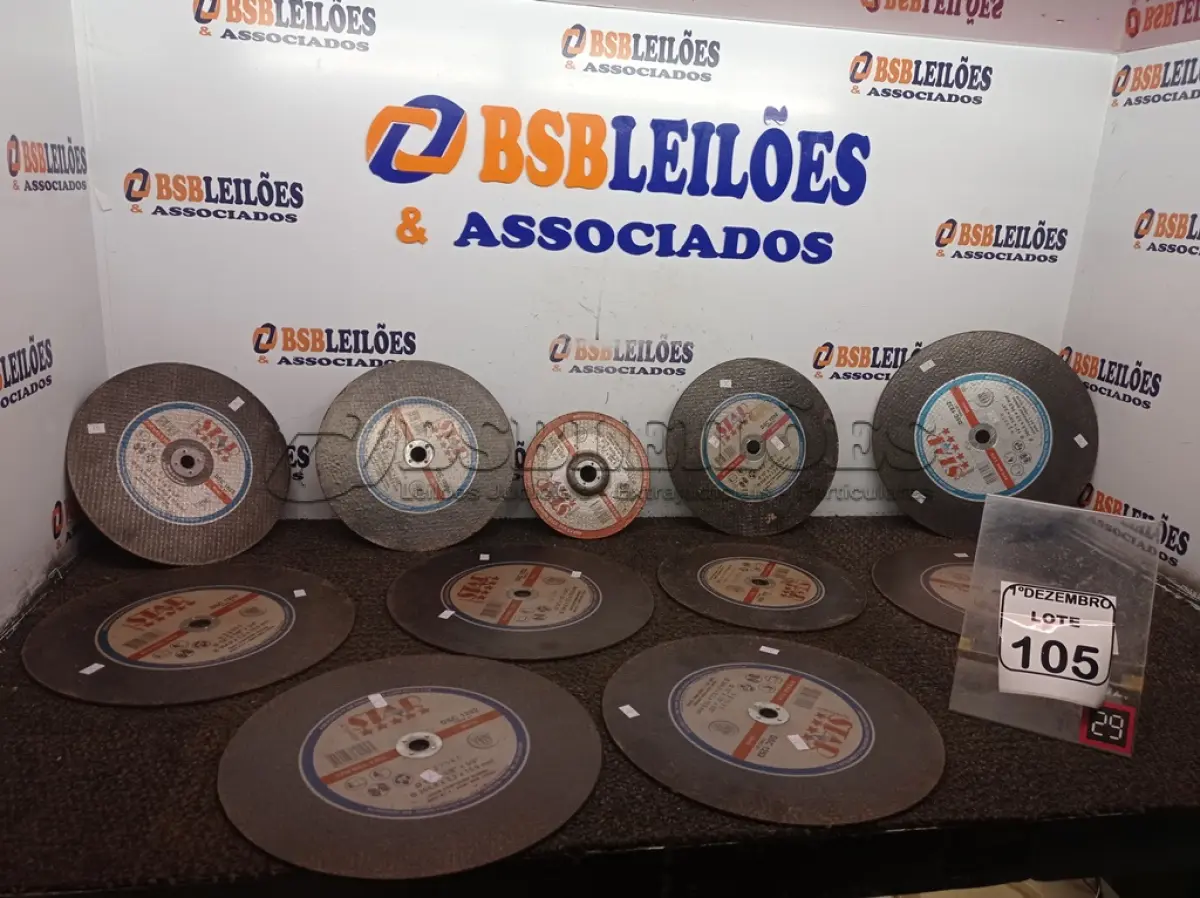 LOTE 105 - 10 DISCOS DE POLICORTE E 01 DISCO DE DESBASTE MARCAS E MODELOS DIVERSOS. (NO ESTADO) ATENÇÃO! FAZER A VISITAÇÃO ANTES DE ARREMATAR, NÃO SABEMOS SE FUNCIONA. LEILÃO NÃO TEM GARANTIA E NEM DEVOLUÇÃO, SUJEITO A POSSÍVEIS AVARIAS VISÍVEIS/OCULTAS E/OU AUSÊNCIA DE COMPONENTES.