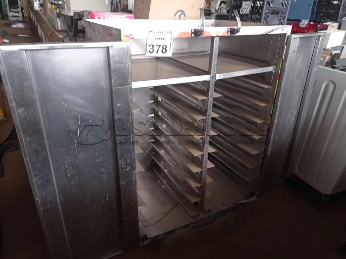 LOTE 378 - 01 CARRINHO P/FRIOS 02 PORTAS EM INOX. (NO ESTADO) ATENÇÃO! FAZER A VISITAÇÃO ANTES DE ARREMATAR, NÃO SABEMOS SE FUNCIONA. LEILÃO NÃO TEM GARANTIA E NEM DEVOLUÇÃO, SUJEITO A POSSÍVEIS AVARIAS VISÍVEIS/OCULTAS E/OU AUSÊNCIA DE COMPONENTES.
