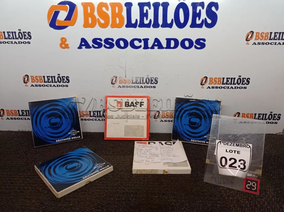 LOTE 023 - 05 FITAS ANTIGAS. (NO ESTADO) ATENÇÃO! FAZER A VISITAÇÃO ANTES DE ARREMATAR, NÃO SABEMOS SE FUNCIONA. LEILÃO NÃO TEM GARANTIA E NEM DEVOLUÇÃO, SUJEITO A POSSÍVEIS AVARIAS VISÍVEIS/OCULTAS E/OU AUSÊNCIA DE COMPONENTES.
