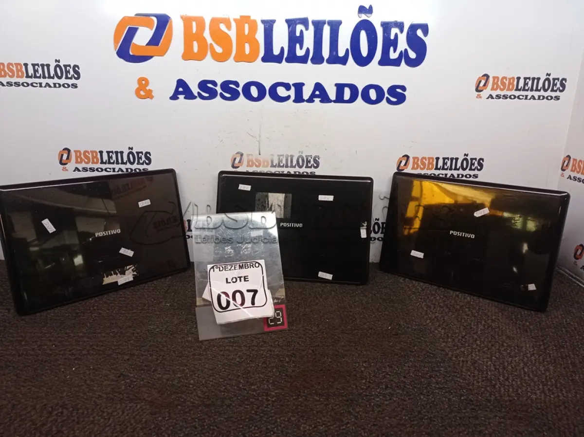 LOTE 007 - 03 NETBOOKS MARCA POSITIVO P/RETIRADA DE PEÇAS. (NO ESTADO) ATENÇÃO! FAZER A VISITAÇÃO ANTES DE ARREMATAR, NÃO SABEMOS SE FUNCIONA. LEILÃO NÃO TEM GARANTIA E NEM DEVOLUÇÃO, SUJEITO A POSSÍVEIS AVARIAS VISÍVEIS/OCULTAS E/OU AUSÊNCIA DE COMPONENTES.