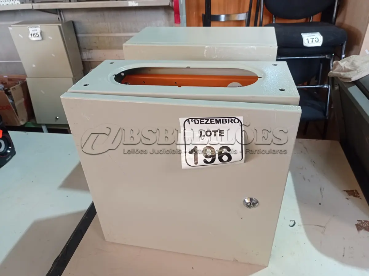LOTE 196 - 02 CAIXAS DE FERRO P/QUADROS ELÉTRICOS. (NO ESTADO) ATENÇÃO! FAZER A VISITAÇÃO ANTES DE ARREMATAR, NÃO SABEMOS SE FUNCIONA. LEILÃO NÃO TEM GARANTIA E NEM DEVOLUÇÃO, SUJEITO A POSSÍVEIS AVARIAS VISÍVEIS/OCULTAS E/OU AUSÊNCIA DE COMPONENTES.