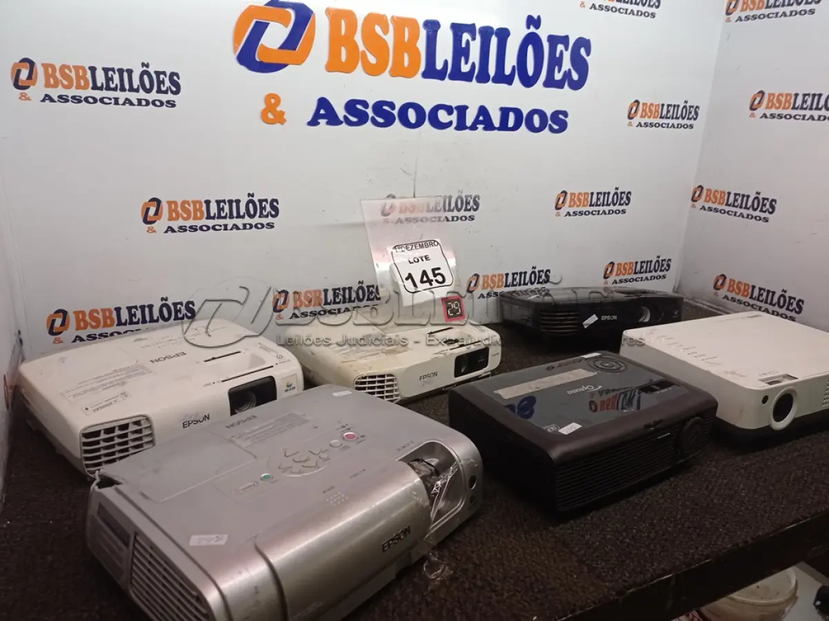 LOTE 145 - 06 PROJETORES MARCAS E MODELOS DIVERSOS P/RETIRADA DE PEÇAS. (NO ESTADO) ATENÇÃO! FAZER A VISITAÇÃO ANTES DE ARREMATAR, NÃO SABEMOS SE FUNCIONA. LEILÃO NÃO TEM GARANTIA E NEM DEVOLUÇÃO, SUJEITO A POSSÍVEIS AVARIAS VISÍVEIS/OCULTAS E/OU AUSÊNCIA DE COMPONENTES.
