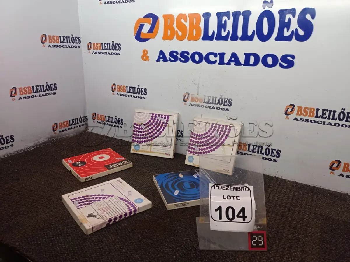 LOTE 104 - 05 FITAS ANTIGAS. (NO ESTADO) ATENÇÃO! FAZER A VISITAÇÃO ANTES DE ARREMATAR, NÃO SABEMOS SE FUNCIONA. LEILÃO NÃO TEM GARANTIA E NEM DEVOLUÇÃO, SUJEITO A POSSÍVEIS AVARIAS VISÍVEIS/OCULTAS E/OU AUSÊNCIA DE COMPONENTES.