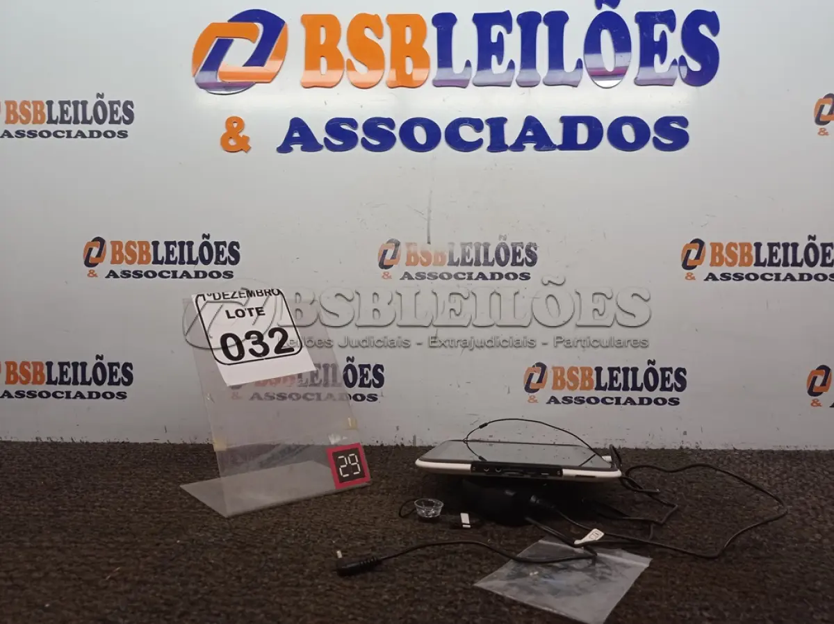LOTE 032 - 01 TABLET MARCA INTEL. (NO ESTADO) ATENÇÃO! FAZER A VISITAÇÃO ANTES DE ARREMATAR, NÃO SABEMOS SE FUNCIONA. LEILÃO NÃO TEM GARANTIA E NEM DEVOLUÇÃO, SUJEITO A POSSÍVEIS AVARIAS VISÍVEIS/OCULTAS E/OU AUSÊNCIA DE COMPONENTES.
