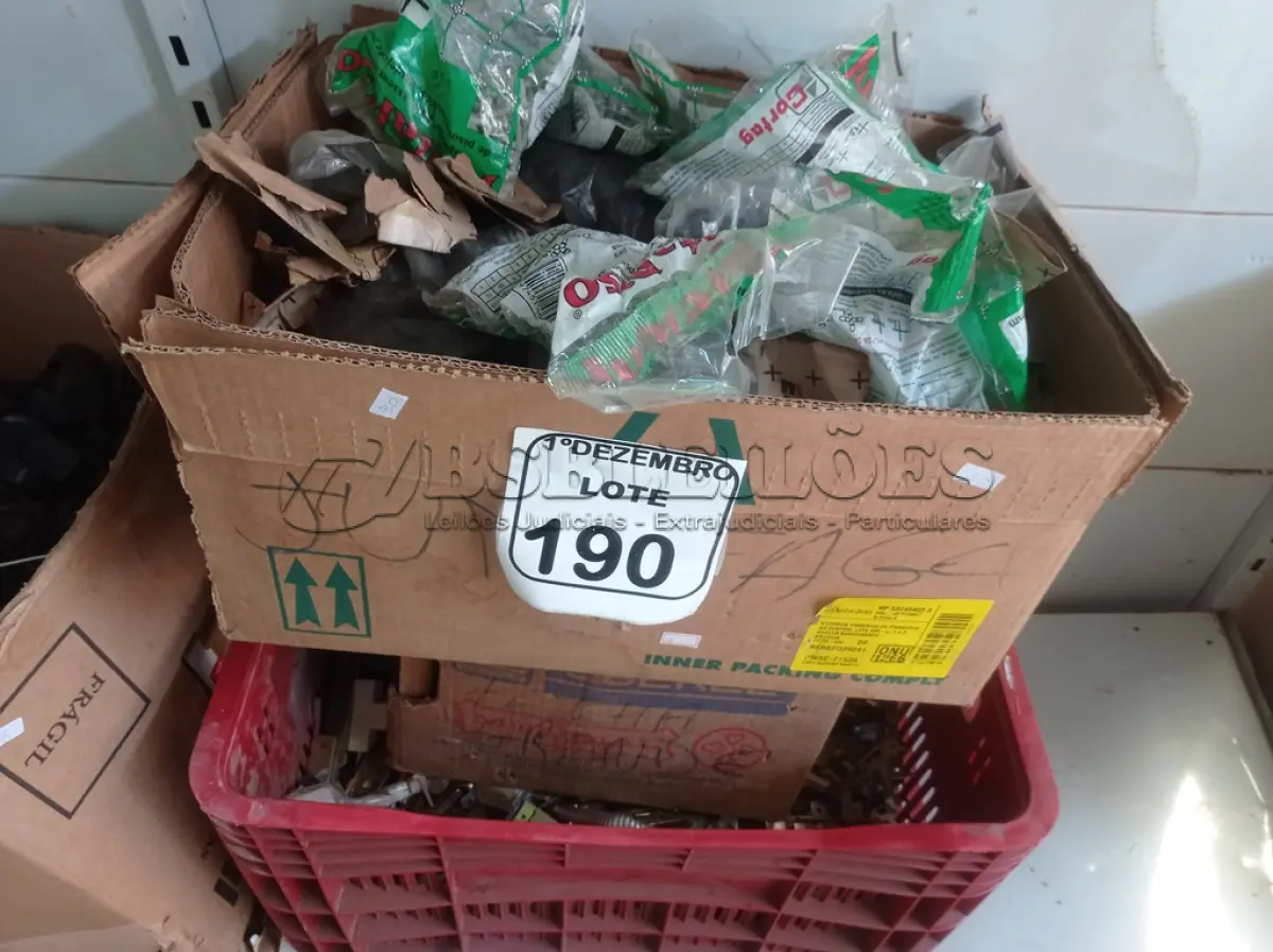 LOTE 190 - 01 LOTE COM GRANDE QUANTIDADE DE ESPAÇADORES PARA ASSENTAMENTO DE PISO E MATERIAIS DIVERSOS. (NO ESTADO) ATENÇÃO! FAZER A VISITAÇÃO ANTES DE ARREMATAR, NÃO SABEMOS SE FUNCIONA. LEILÃO NÃO TEM GARANTIA E NEM DEVOLUÇÃO, SUJEITO A POSSÍVEIS AVARIAS VISÍVEIS/OCULTAS E/OU AUSÊNCIA DE COMPONENTES.