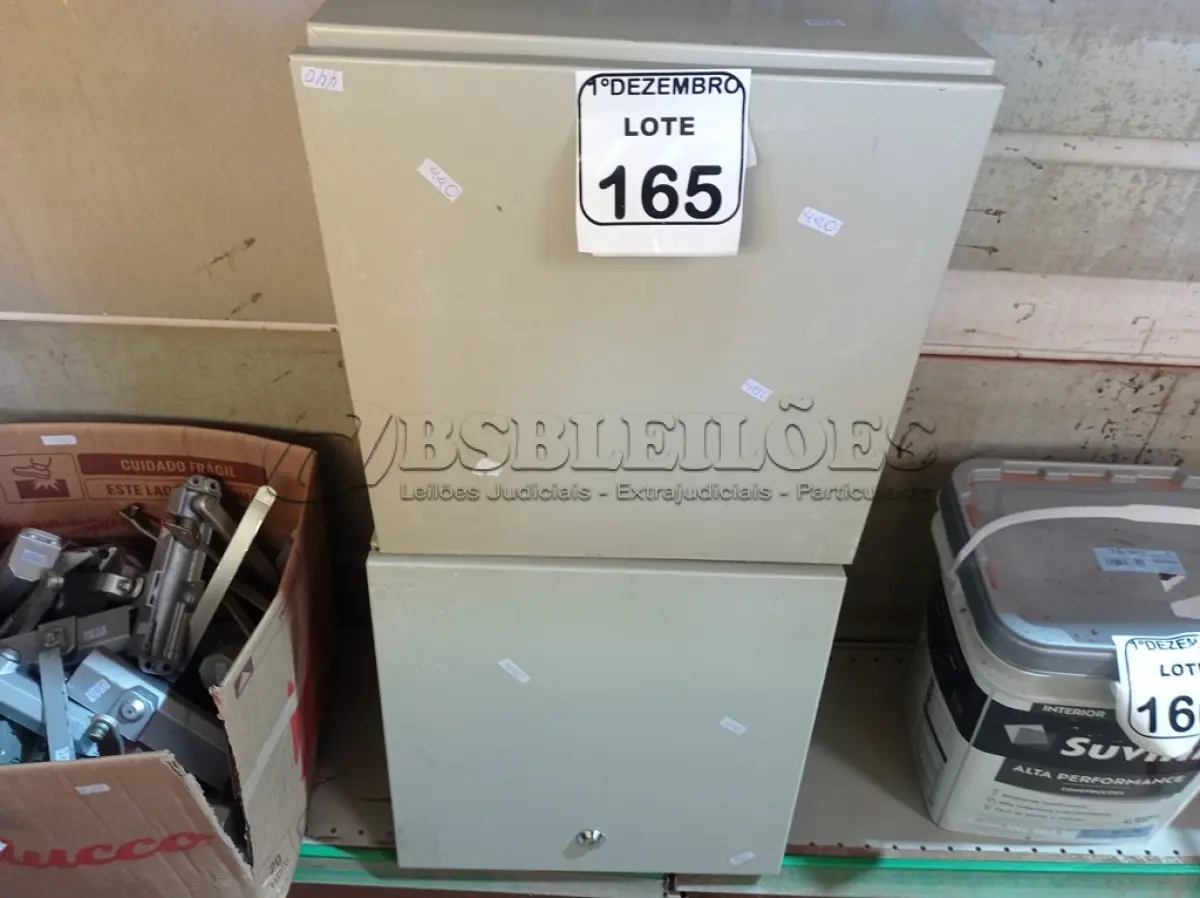 LOTE 165 - 02 CAIXAS DE FERRO P/QUADROS ELÉTRICOS. (NO ESTADO) ATENÇÃO! FAZER A VISITAÇÃO ANTES DE ARREMATAR, NÃO SABEMOS SE FUNCIONA. LEILÃO NÃO TEM GARANTIA E NEM DEVOLUÇÃO, SUJEITO A POSSÍVEIS AVARIAS VISÍVEIS/OCULTAS E/OU AUSÊNCIA DE COMPONENTES.