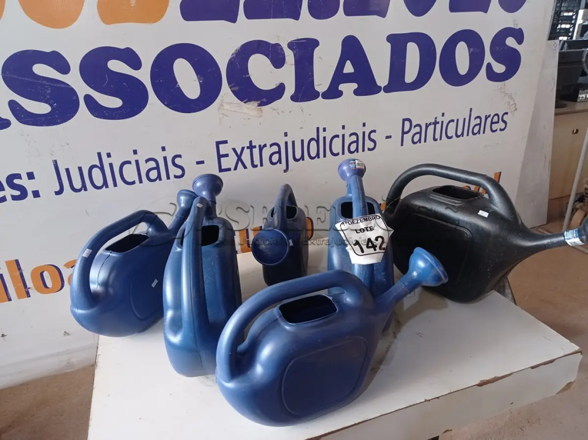 LOTE 142 - 06 REGADORES. (NO ESTADO) ATENÇÃO! FAZER A VISITAÇÃO ANTES DE ARREMATAR, NÃO SABEMOS SE FUNCIONA. LEILÃO NÃO TEM GARANTIA E NEM DEVOLUÇÃO, SUJEITO A POSSÍVEIS AVARIAS VISÍVEIS/OCULTAS E/OU AUSÊNCIA DE COMPONENTES.