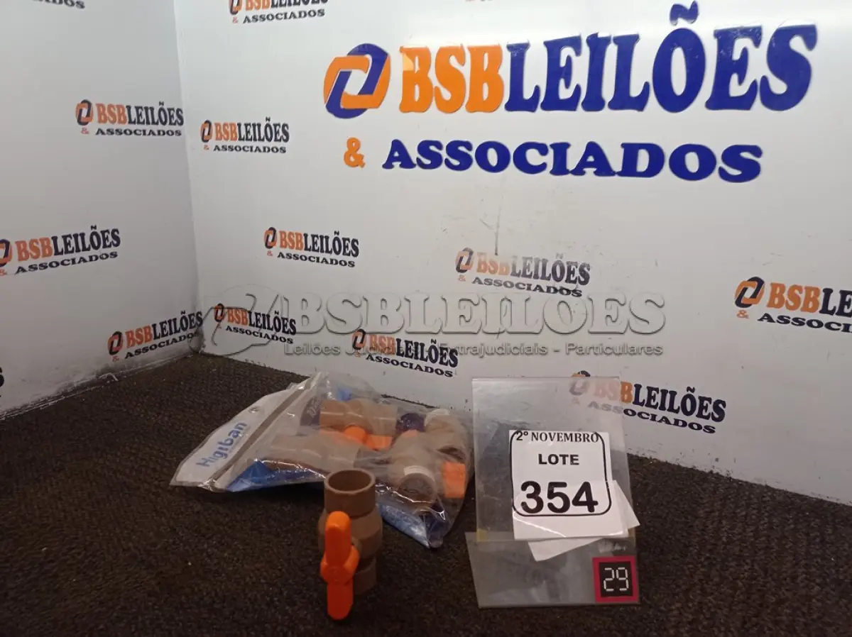LOTE 354 - 05 REGISTROS ESFERAS DE PVC 40MM(NOVO). (NO ESTADO) ATENÇÃO! FAZER A VISITAÇÃO ANTES DE ARREMATAR, NÃO SABEMOS SE FUNCIONA. LEILÃO NÃO TEM GARANTIA E NEM DEVOLUÇÃO, SUJEITO A POSSÍVEIS AVARIAS VISÍVEIS/OCULTAS E/OU AUSÊNCIA DE COMPONENTES.