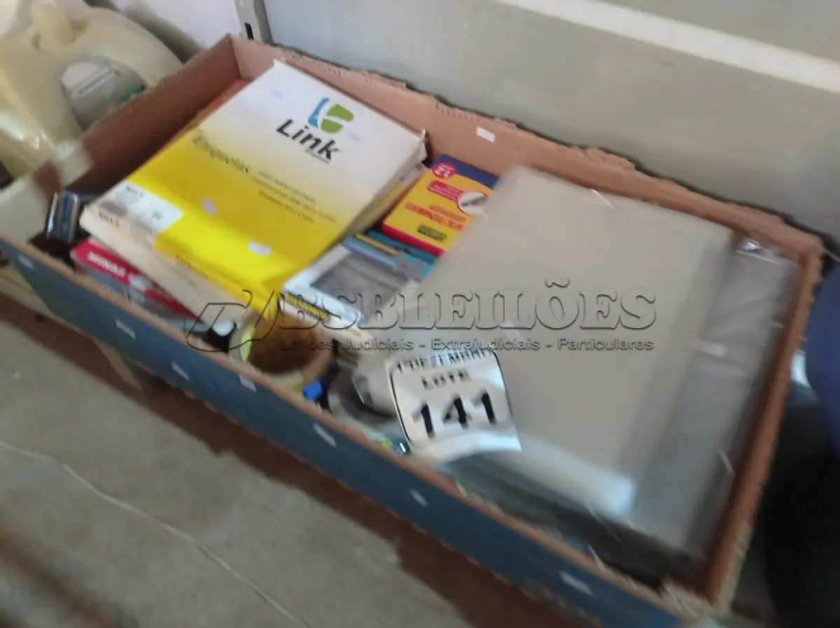 LOTE 141 - 01 LOTE C/DIVERSOS MATERIAIS P/ESCRITÓRIO. (NO ESTADO) ATENÇÃO! FAZER A VISITAÇÃO ANTES DE ARREMATAR, NÃO SABEMOS SE FUNCIONA. LEILÃO NÃO TEM GARANTIA E NEM DEVOLUÇÃO, SUJEITO A POSSÍVEIS AVARIAS VISÍVEIS/OCULTAS E/OU AUSÊNCIA DE COMPONENTES.