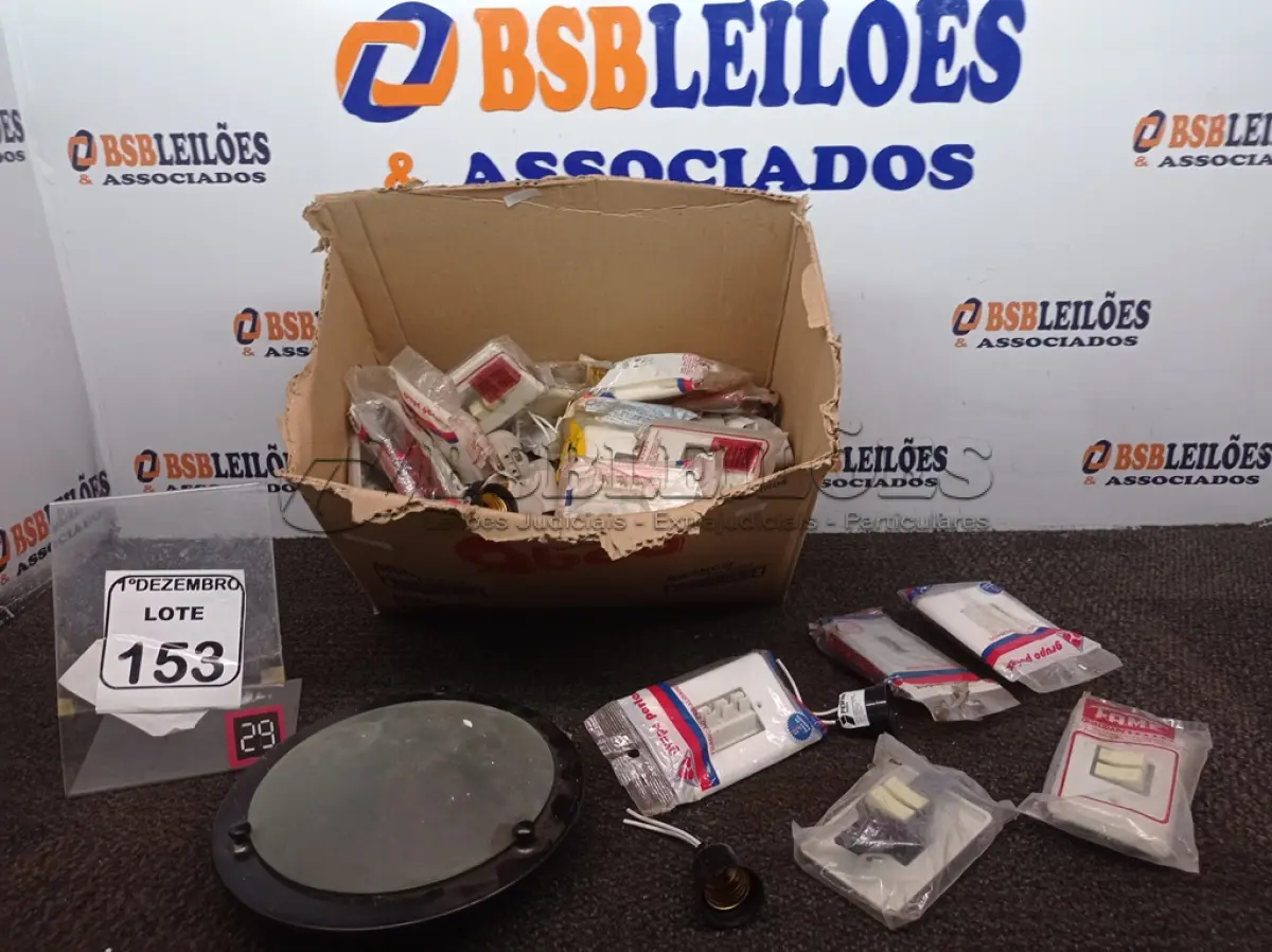 LOTE 153 - 01 LOTE C/DIVERSOS BOCAIS, INTERRUPTORES, TOMADAS E MATERIAIS DIVERSOS. (NO ESTADO) ATENÇÃO! FAZER A VISITAÇÃO ANTES DE ARREMATAR, NÃO SABEMOS SE FUNCIONA. LEILÃO NÃO TEM GARANTIA E NEM DEVOLUÇÃO, SUJEITO A POSSÍVEIS AVARIAS VISÍVEIS/OCULTAS E/OU AUSÊNCIA DE COMPONENTES.