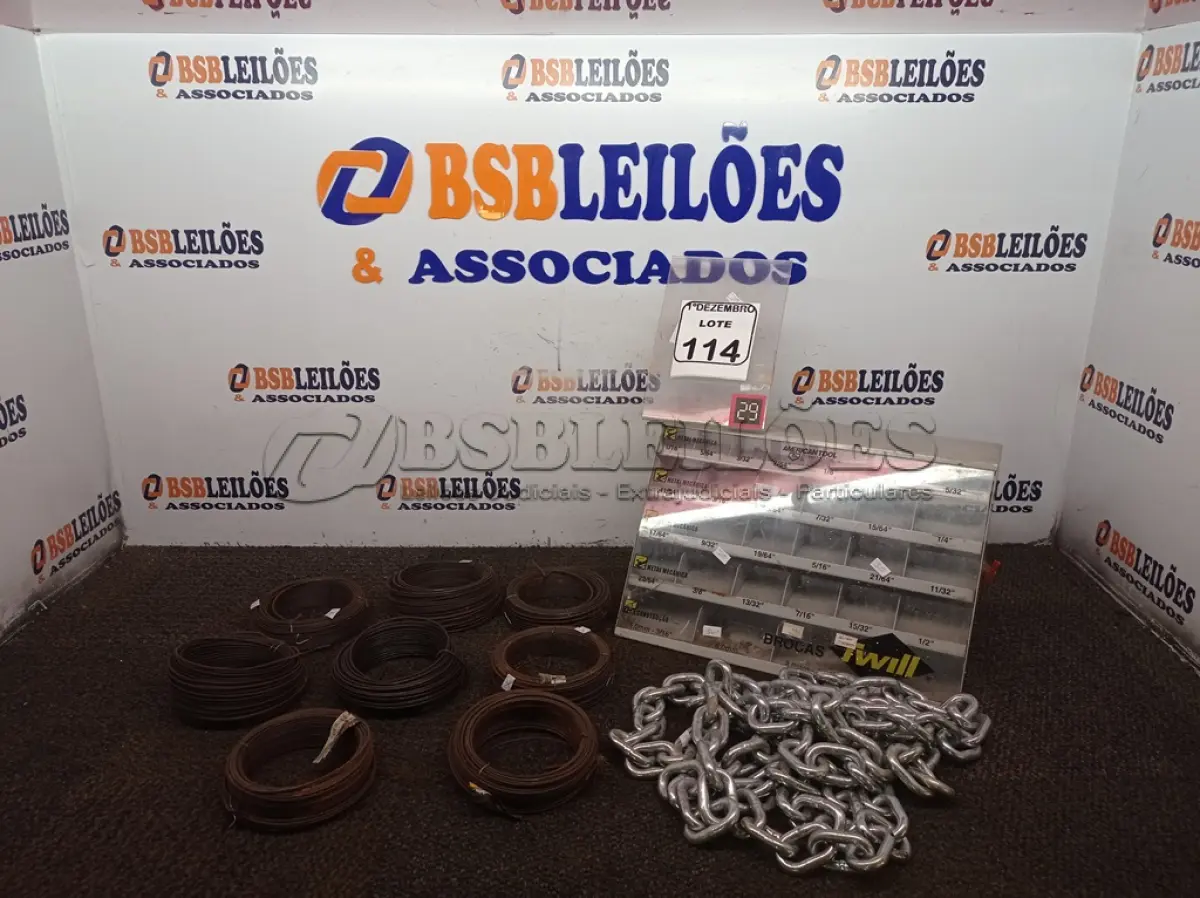 LOTE 114 - 08 ROLOS DE ARAME 01 MOSTRUÁRIO P/BROCAS E 01 CORRENTE 3METROS. (NO ESTADO) ATENÇÃO! FAZER A VISITAÇÃO ANTES DE ARREMATAR, NÃO SABEMOS SE FUNCIONA. LEILÃO NÃO TEM GARANTIA E NEM DEVOLUÇÃO, SUJEITO A POSSÍVEIS AVARIAS VISÍVEIS/OCULTAS E/OU AUSÊNCIA DE COMPONENTES.
