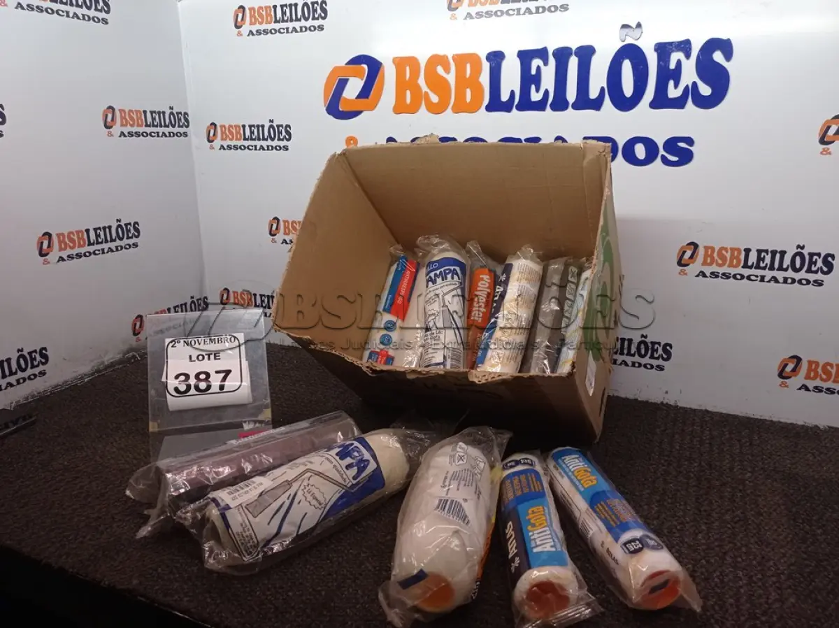 LOTE 387 - 01 LOTE C/APROXIMADAMENTE 13 ROLOS P/PINTURA MARCAS E MODELOS DIVERSOS(NOVO). (NO ESTADO) ATENÇÃO! FAZER A VISITAÇÃO ANTES DE ARREMATAR, NÃO SABEMOS SE FUNCIONA. LEILÃO NÃO TEM GARANTIA E NEM DEVOLUÇÃO, SUJEITO A POSSÍVEIS AVARIAS VISÍVEIS/OCULTAS E/OU AUSÊNCIA DE COMPONENTES.