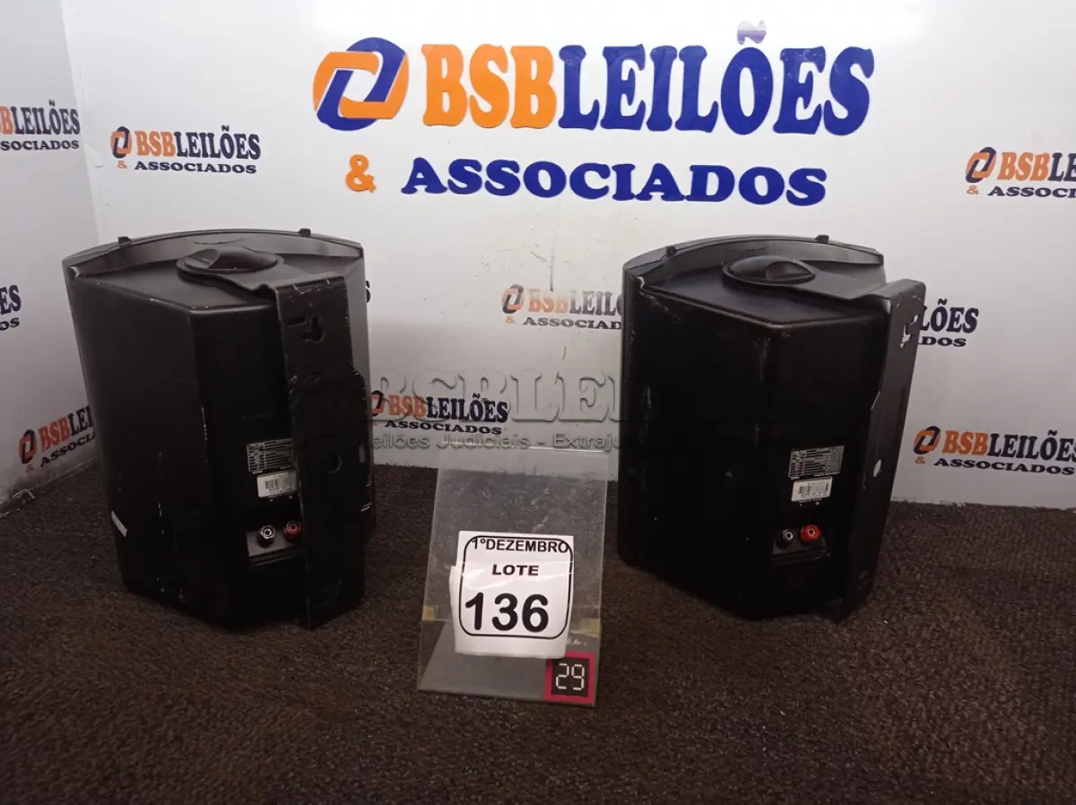 LOTE 136 - 02 CAIXAS DE SOM PASSIVA MARCA ONEAL. (NO ESTADO) ATENÇÃO! FAZER A VISITAÇÃO ANTES DE ARREMATAR, NÃO SABEMOS SE FUNCIONA. LEILÃO NÃO TEM GARANTIA E NEM DEVOLUÇÃO, SUJEITO A POSSÍVEIS AVARIAS VISÍVEIS/OCULTAS E/OU AUSÊNCIA DE COMPONENTES.