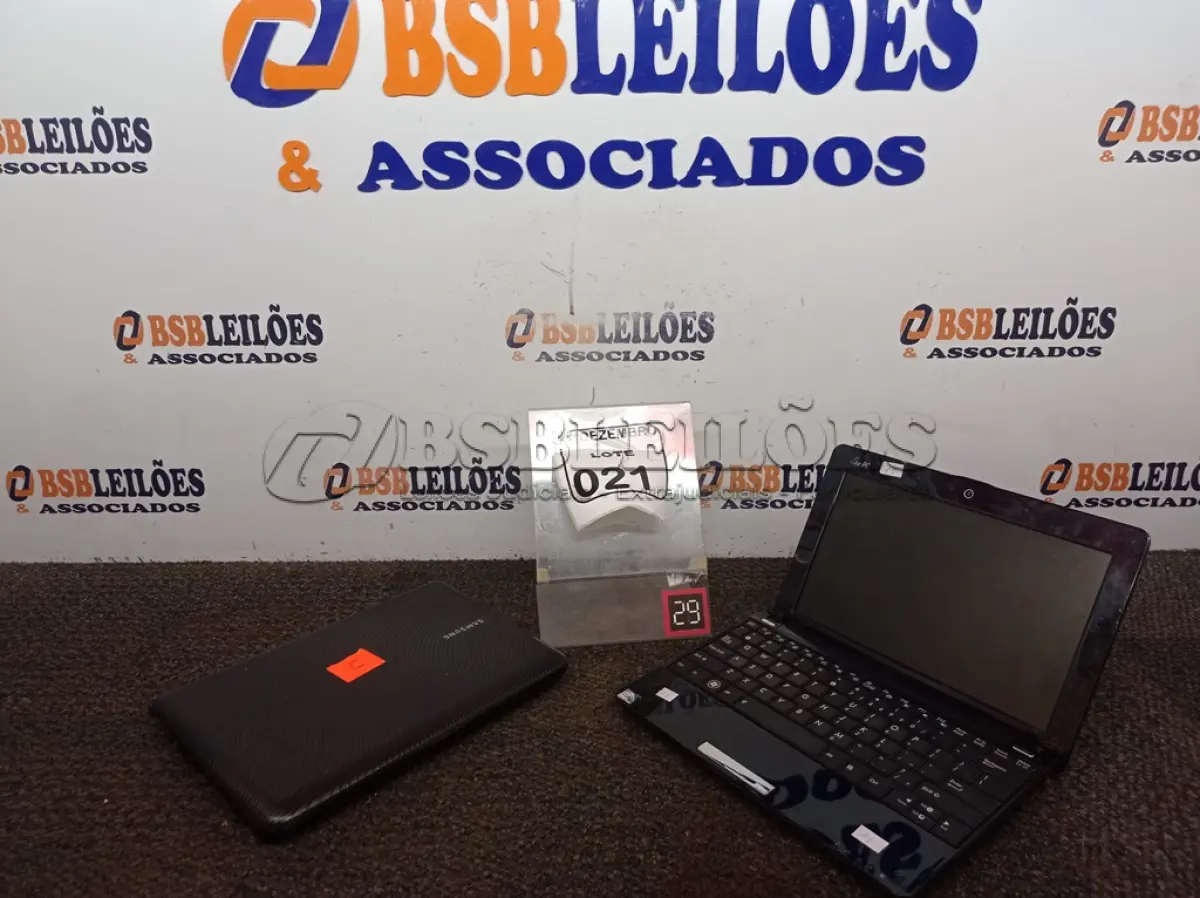 LOTE 021 - 02 NETBOOKS MARCA SAMSUNG E EEE. (NO ESTADO) ATENÇÃO! FAZER A VISITAÇÃO ANTES DE ARREMATAR, NÃO SABEMOS SE FUNCIONA. LEILÃO NÃO TEM GARANTIA E NEM DEVOLUÇÃO, SUJEITO A POSSÍVEIS AVARIAS VISÍVEIS/OCULTAS E/OU AUSÊNCIA DE COMPONENTES.