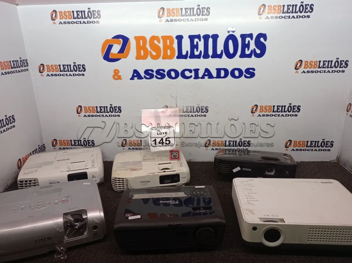 LOTE 145 - 06 PROJETORES MARCAS E MODELOS DIVERSOS P/RETIRADA DE PEÇAS. (NO ESTADO) ATENÇÃO! FAZER A VISITAÇÃO ANTES DE ARREMATAR, NÃO SABEMOS SE FUNCIONA. LEILÃO NÃO TEM GARANTIA E NEM DEVOLUÇÃO, SUJEITO A POSSÍVEIS AVARIAS VISÍVEIS/OCULTAS E/OU AUSÊNCIA DE COMPONENTES.