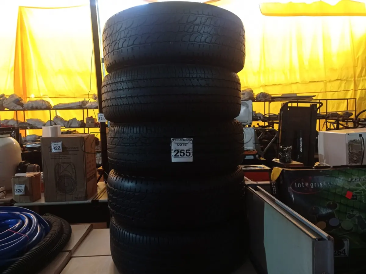 LOTE 255 - 05 PNEUS 265-70-18” USADOS. (NO ESTADO) ATENÇÃO! FAZER A VISITAÇÃO ANTES DE ARREMATAR, NÃO SABEMOS SE FUNCIONA. LEILÃO NÃO TEM GARANTIA E NEM DEVOLUÇÃO, SUJEITO A POSSÍVEIS AVARIAS VISÍVEIS/OCULTAS E/OU AUSÊNCIA DE COMPONENTES.
