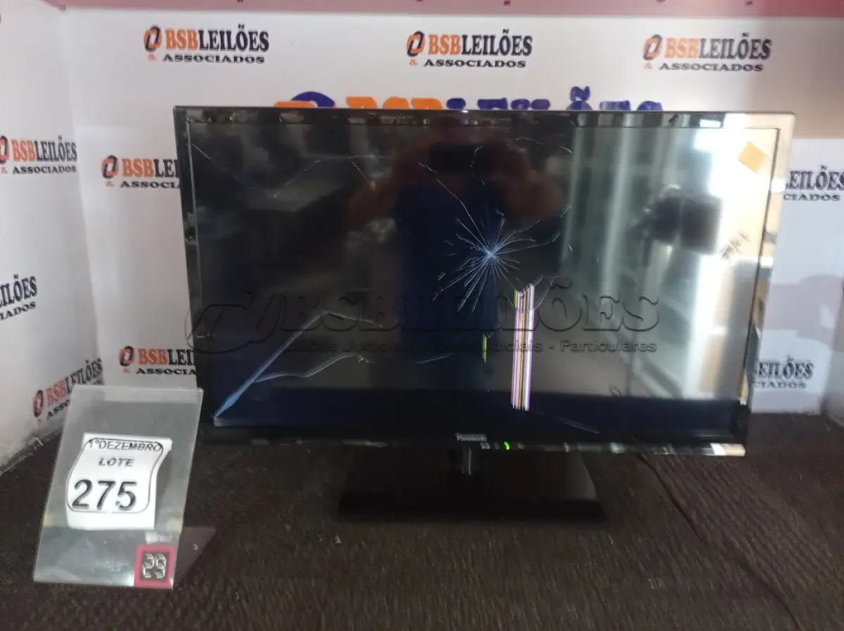 LOTE 275 - 01 TELEVISÃO MARCA PANASONIC 32”. (NO ESTADO) ATENÇÃO! FAZER A VISITAÇÃO ANTES DE ARREMATAR, NÃO SABEMOS SE FUNCIONA. LEILÃO NÃO TEM GARANTIA E NEM DEVOLUÇÃO, SUJEITO A POSSÍVEIS AVARIAS VISÍVEIS/OCULTAS E/OU AUSÊNCIA DE COMPONENTES.