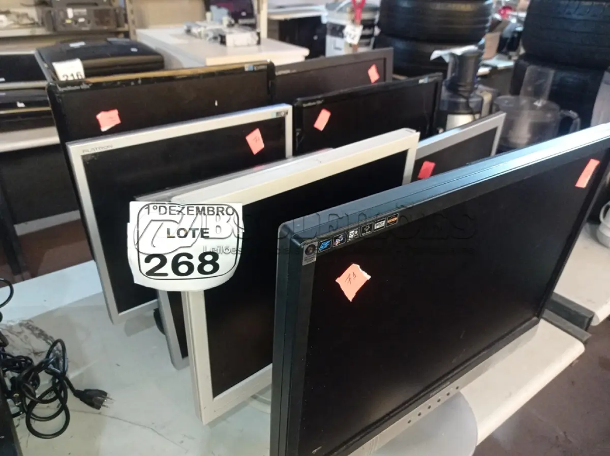 LOTE 268 - 10 MONITORES MARCAS E MODELOS DIVERSOS. (NO ESTADO) ATENÇÃO! FAZER A VISITAÇÃO ANTES DE ARREMATAR, NÃO SABEMOS SE FUNCIONA. LEILÃO NÃO TEM GARANTIA E NEM DEVOLUÇÃO, SUJEITO A POSSÍVEIS AVARIAS VISÍVEIS/OCULTAS E/OU AUSÊNCIA DE COMPONENTES.
