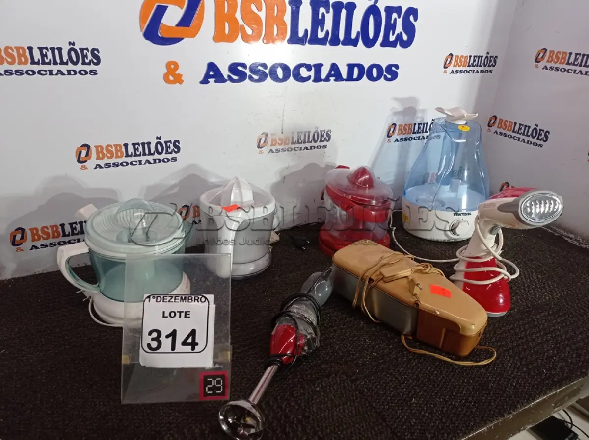 LOTE 314 - 03 ESPREMEDORES DE FRUTA, 03 ESPREMEDORES DE LARANJA, 01 UMIDIFICADOR E ELETRÔNICOS DIVERSOS. (NO ESTADO) ATENÇÃO! FAZER A VISITAÇÃO ANTES DE ARREMATAR, NÃO SABEMOS SE FUNCIONA. LEILÃO NÃO TEM GARANTIA E NEM DEVOLUÇÃO, SUJEITO A POSSÍVEIS AVARIAS VISÍVEIS/OCULTAS E/OU AUSÊNCIA DE COMPONENTES.
