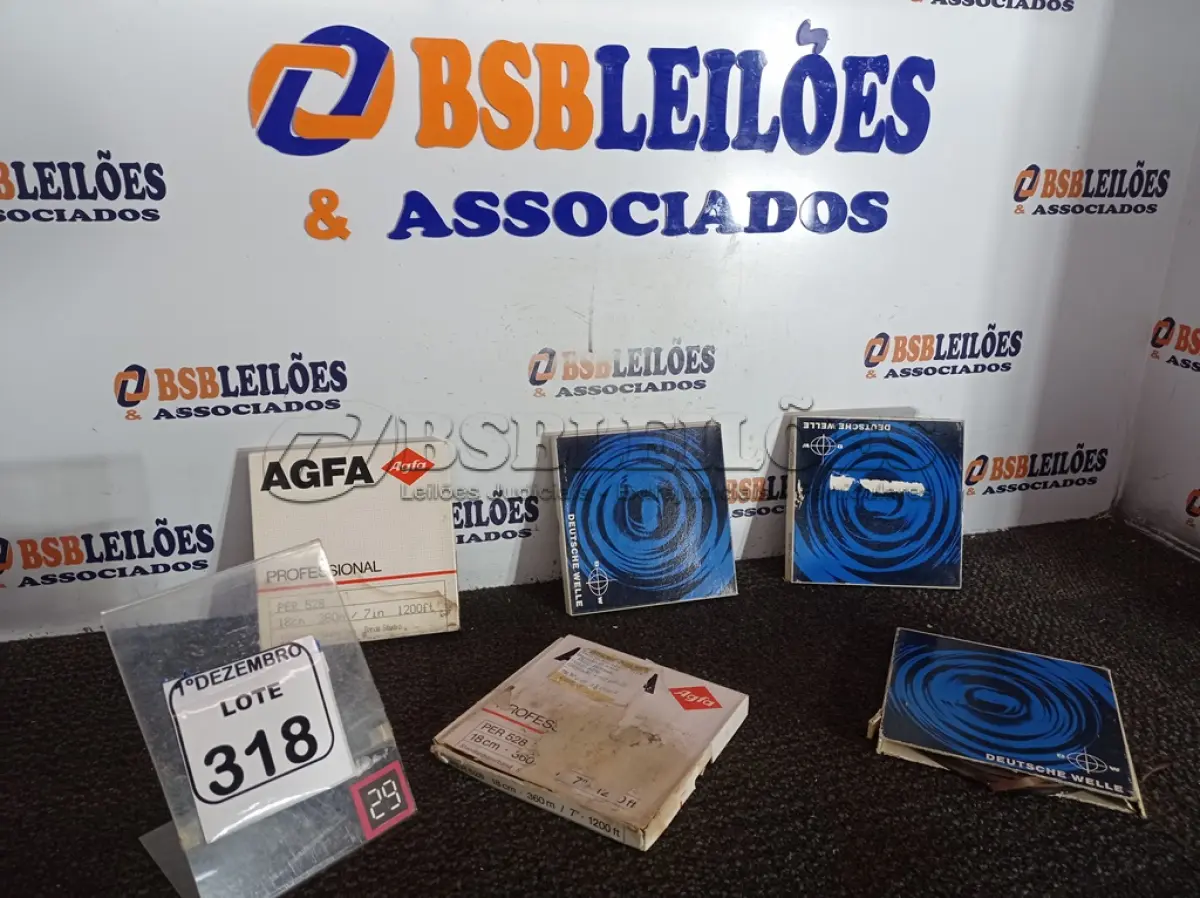 LOTE 318 - 05 FITAS ANTIGAS. (NO ESTADO) ATENÇÃO! FAZER A VISITAÇÃO ANTES DE ARREMATAR, NÃO SABEMOS SE FUNCIONA. LEILÃO NÃO TEM GARANTIA E NEM DEVOLUÇÃO, SUJEITO A POSSÍVEIS AVARIAS VISÍVEIS/OCULTAS E/OU AUSÊNCIA DE COMPONENTES.