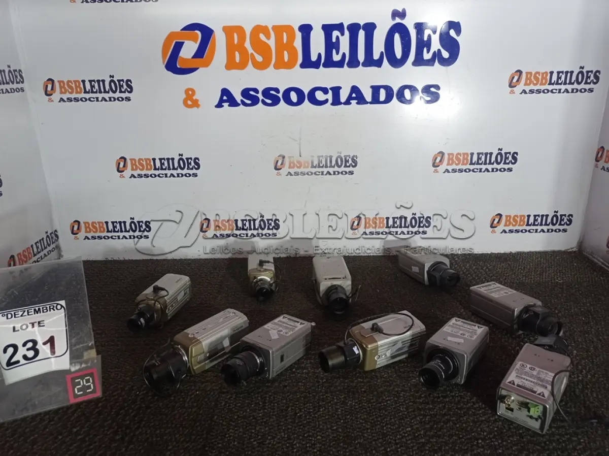 LOTE 231 - 10 CÂMERAS DE SEGURANÇA MARCAS E MODELOS DIVERSOS. (NO ESTADO) ATENÇÃO! FAZER A VISITAÇÃO ANTES DE ARREMATAR, NÃO SABEMOS SE FUNCIONA. LEILÃO NÃO TEM GARANTIA E NEM DEVOLUÇÃO, SUJEITO A POSSÍVEIS AVARIAS VISÍVEIS/OCULTAS E/OU AUSÊNCIA DE COMPONENTES.