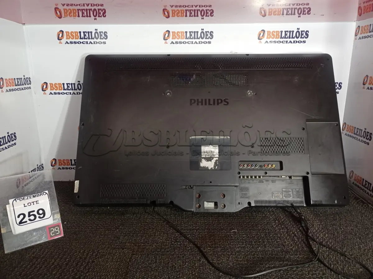 LOTE 259 - 01 TV MARCA PHILIPS 40” POLEGADAS PARA RETIRADA DE PEÇAS. (NO ESTADO) ATENÇÃO! FAZER A VISITAÇÃO ANTES DE ARREMATAR, NÃO SABEMOS SE FUNCIONA. LEILÃO NÃO TEM GARANTIA E NEM DEVOLUÇÃO, SUJEITO A POSSÍVEIS AVARIAS VISÍVEIS/OCULTAS E/OU AUSÊNCIA DE COMPONENTES.