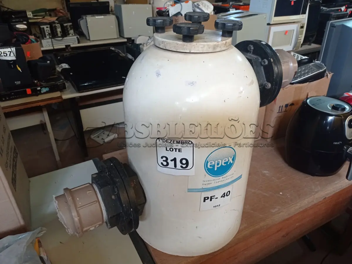 LOTE 319 - 01 FILTRO P/PISCINAS MARCA EPEX MODELO PF40. (NO ESTADO) ATENÇÃO! FAZER A VISITAÇÃO ANTES DE ARREMATAR, NÃO SABEMOS SE FUNCIONA. LEILÃO NÃO TEM GARANTIA E NEM DEVOLUÇÃO, SUJEITO A POSSÍVEIS AVARIAS VISÍVEIS/OCULTAS E/OU AUSÊNCIA DE COMPONENTES.