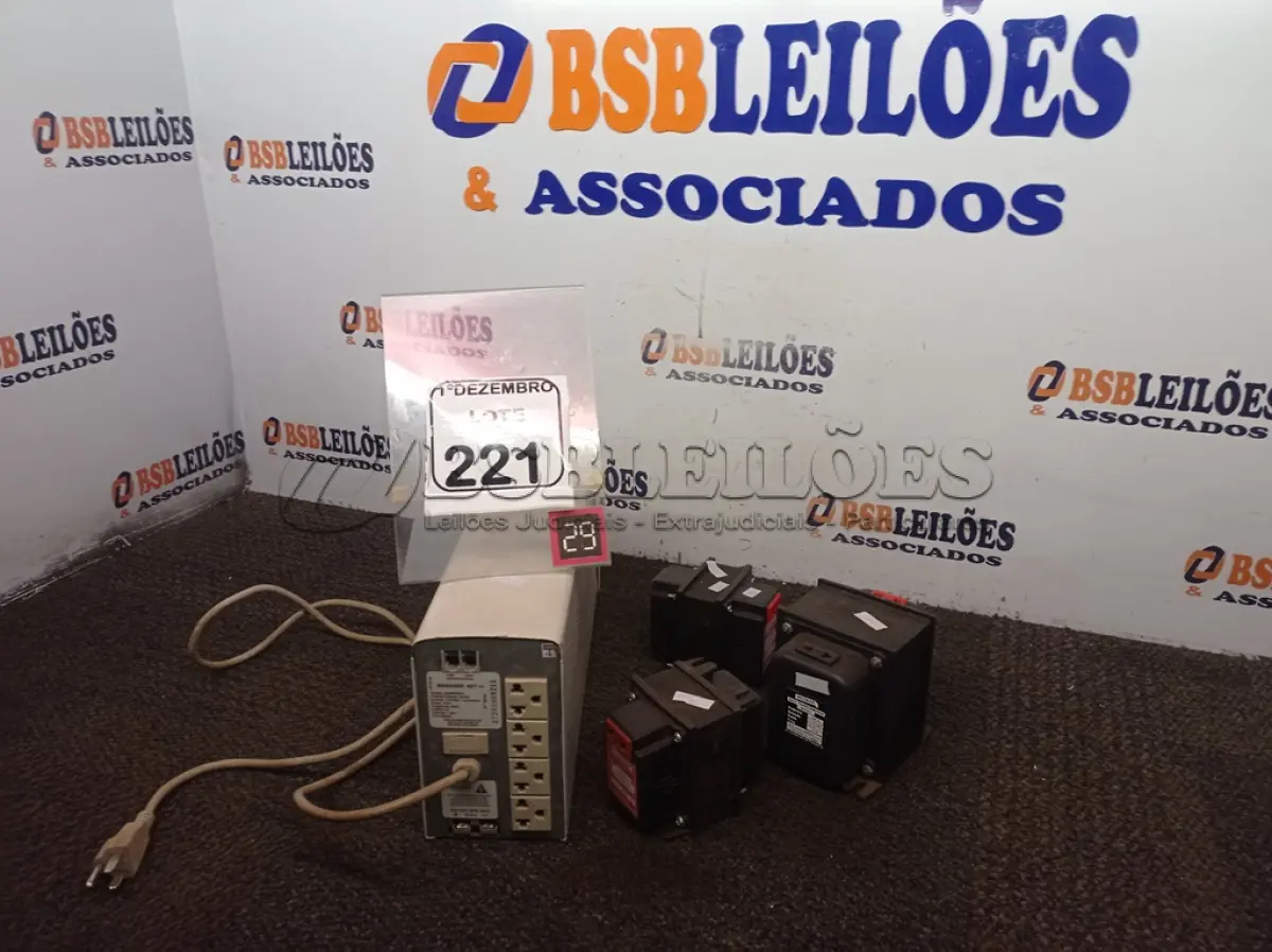 LOTE 221 - 01 NOBREAK E 03 TRANSFORMADORES DE ENERGIA MARCAS E MODELOS DIVERSOS. (NO ESTADO) ATENÇÃO! FAZER A VISITAÇÃO ANTES DE ARREMATAR, NÃO SABEMOS SE FUNCIONA. LEILÃO NÃO TEM GARANTIA E NEM DEVOLUÇÃO, SUJEITO A POSSÍVEIS AVARIAS VISÍVEIS/OCULTAS E/OU AUSÊNCIA DE COMPONENTES.
