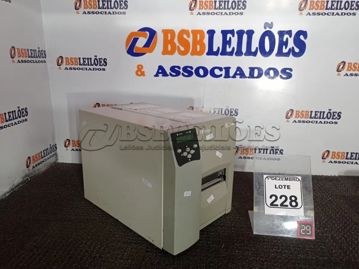 LOTE 228 - 01 IMPRESSORA DE ETIQUETAS TÉRMICA MARCA ZEBRA. (NO ESTADO) ATENÇÃO! FAZER A VISITAÇÃO ANTES DE ARREMATAR, NÃO SABEMOS SE FUNCIONA. LEILÃO NÃO TEM GARANTIA E NEM DEVOLUÇÃO, SUJEITO A POSSÍVEIS AVARIAS VISÍVEIS/OCULTAS E/OU AUSÊNCIA DE COMPONENTES.