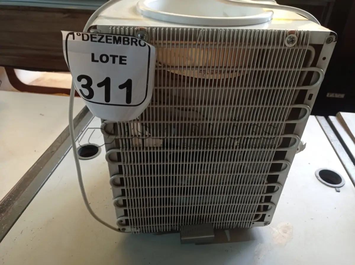 LOTE 311 - 01 PURIFICADOR DE ÁGUA P/GALÃO MARCA ADVANCED 220V. (NO ESTADO) ATENÇÃO! FAZER A VISITAÇÃO ANTES DE ARREMATAR, NÃO SABEMOS SE FUNCIONA. LEILÃO NÃO TEM GARANTIA E NEM DEVOLUÇÃO, SUJEITO A POSSÍVEIS AVARIAS VISÍVEIS/OCULTAS E/OU AUSÊNCIA DE COMPONENTES.