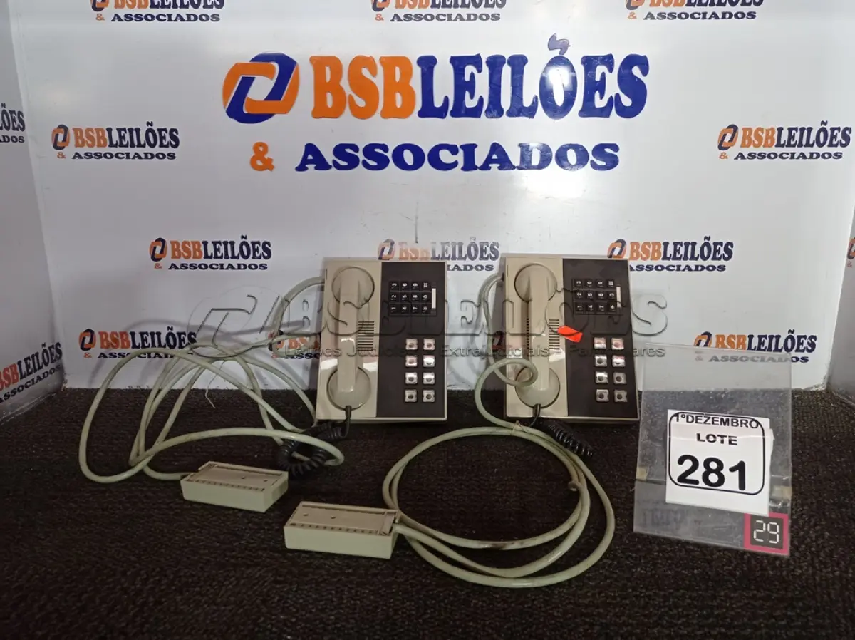 LOTE 281 - 02 TELEFONES DE RAMAL ANTIGOS. (NO ESTADO) ATENÇÃO! FAZER A VISITAÇÃO ANTES DE ARREMATAR, NÃO SABEMOS SE FUNCIONA. LEILÃO NÃO TEM GARANTIA E NEM DEVOLUÇÃO, SUJEITO A POSSÍVEIS AVARIAS VISÍVEIS/OCULTAS E/OU AUSÊNCIA DE COMPONENTES.
