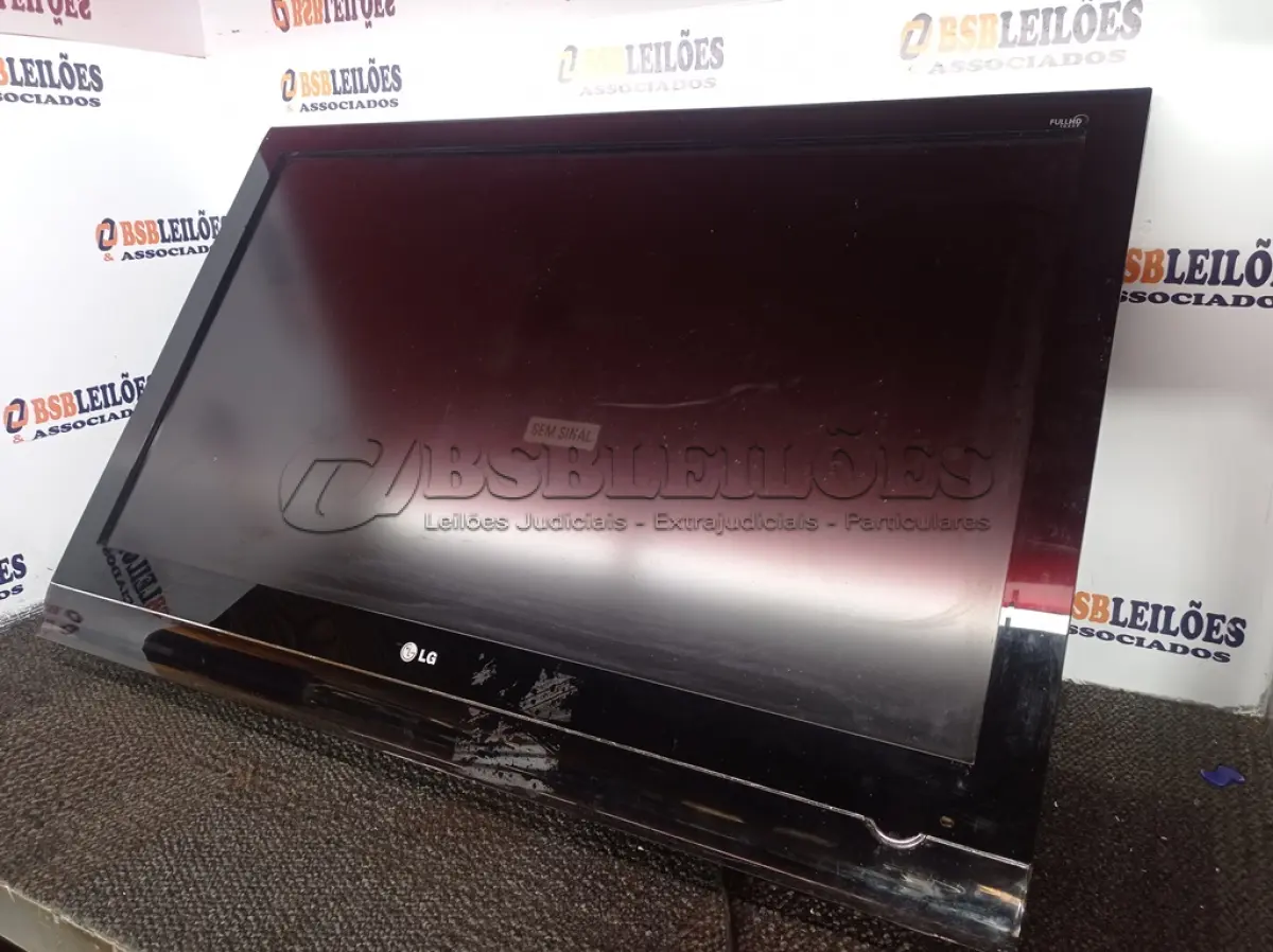 LOTE 374 - 01 TV MARCA LG 42”. (NO ESTADO) ATENÇÃO! FAZER A VISITAÇÃO ANTES DE ARREMATAR, NÃO SABEMOS SE FUNCIONA. LEILÃO NÃO TEM GARANTIA E NEM DEVOLUÇÃO, SUJEITO A POSSÍVEIS AVARIAS VISÍVEIS/OCULTAS E/OU AUSÊNCIA DE COMPONENTES.