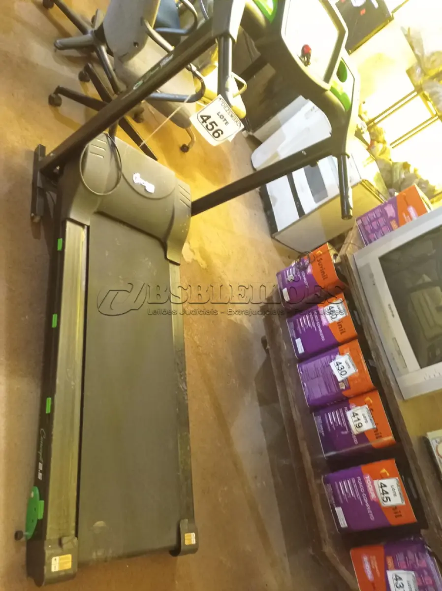 LOTE 456 - 01 ESTEIRA MARCA CONCEPT 2.5. (NO ESTADO) ATENÇÃO! FAZER A VISITAÇÃO ANTES DE ARREMATAR, NÃO SABEMOS SE FUNCIONA. LEILÃO NÃO TEM GARANTIA E NEM DEVOLUÇÃO, SUJEITO A POSSÍVEIS AVARIAS VISÍVEIS/OCULTAS E/OU AUSÊNCIA DE COMPONENTES.