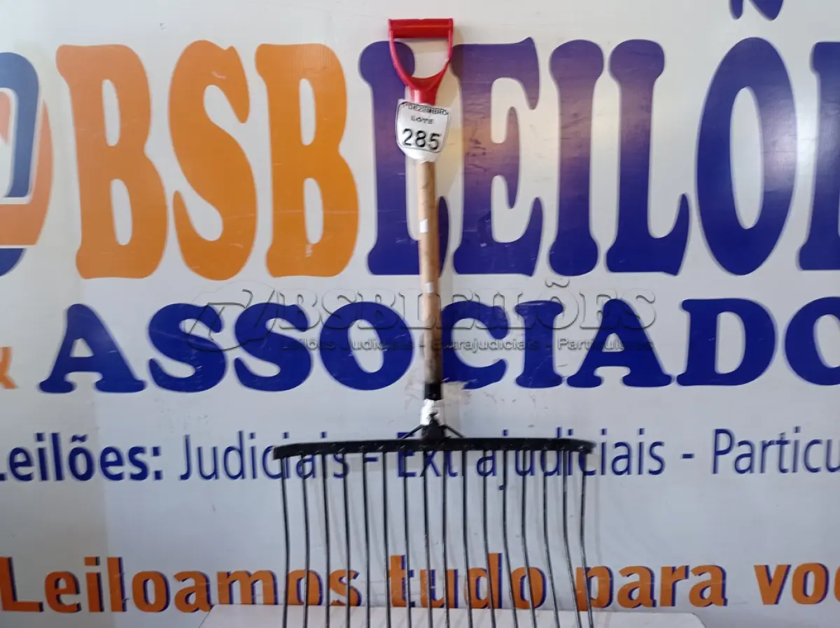 LOTE 285 - 01 GARFO P/FENO. (NO ESTADO) ATENÇÃO! FAZER A VISITAÇÃO ANTES DE ARREMATAR, NÃO SABEMOS SE FUNCIONA. LEILÃO NÃO TEM GARANTIA E NEM DEVOLUÇÃO, SUJEITO A POSSÍVEIS AVARIAS VISÍVEIS/OCULTAS E/OU AUSÊNCIA DE COMPONENTES.