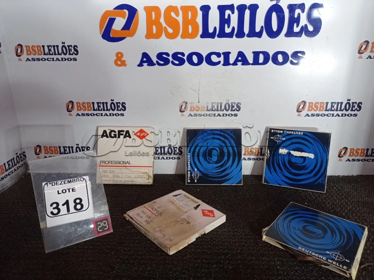 LOTE 318 - 05 FITAS ANTIGAS. (NO ESTADO) ATENÇÃO! FAZER A VISITAÇÃO ANTES DE ARREMATAR, NÃO SABEMOS SE FUNCIONA. LEILÃO NÃO TEM GARANTIA E NEM DEVOLUÇÃO, SUJEITO A POSSÍVEIS AVARIAS VISÍVEIS/OCULTAS E/OU AUSÊNCIA DE COMPONENTES.