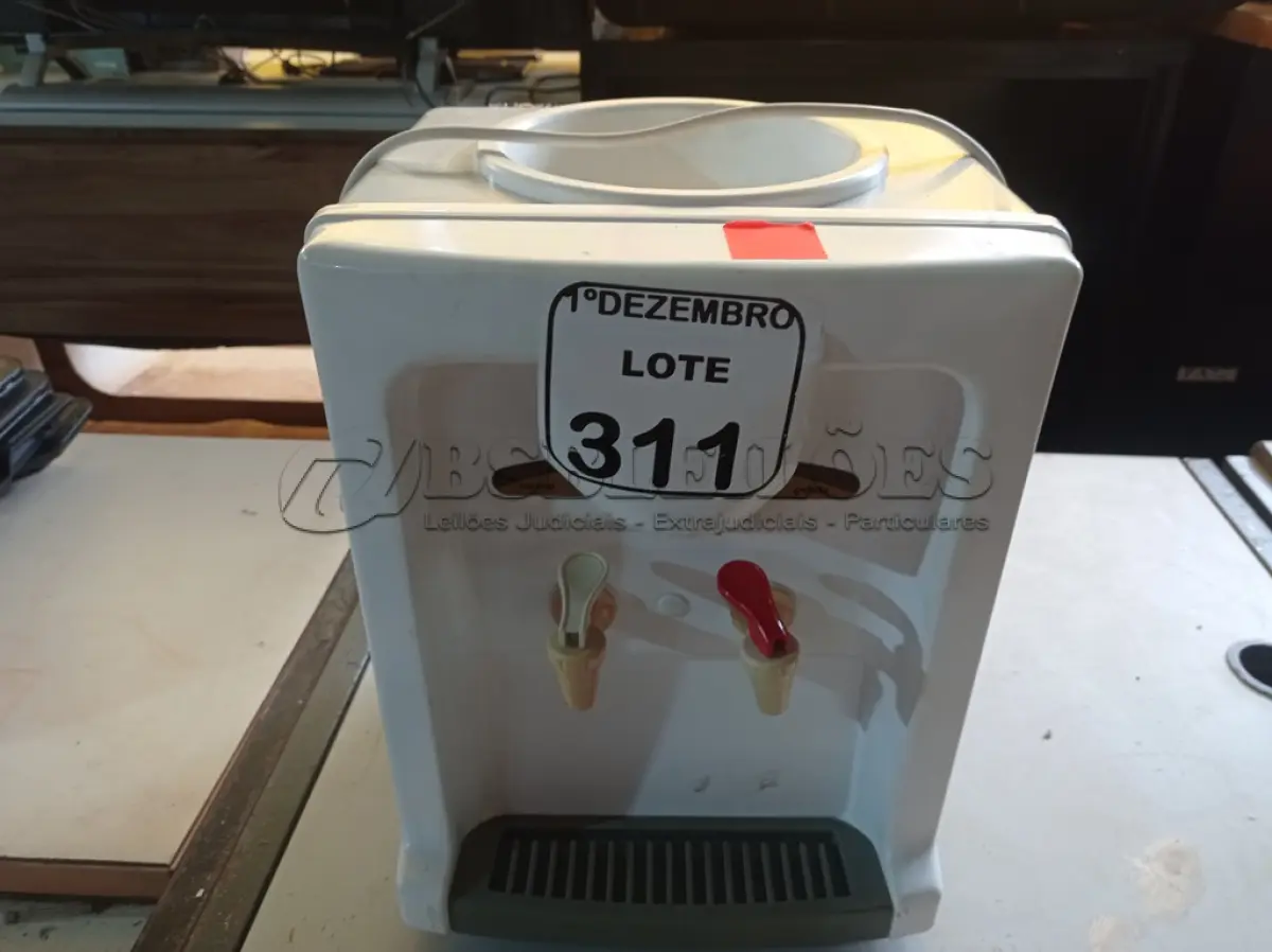LOTE 311 - 01 PURIFICADOR DE ÁGUA P/GALÃO MARCA ADVANCED 220V. (NO ESTADO) ATENÇÃO! FAZER A VISITAÇÃO ANTES DE ARREMATAR, NÃO SABEMOS SE FUNCIONA. LEILÃO NÃO TEM GARANTIA E NEM DEVOLUÇÃO, SUJEITO A POSSÍVEIS AVARIAS VISÍVEIS/OCULTAS E/OU AUSÊNCIA DE COMPONENTES.