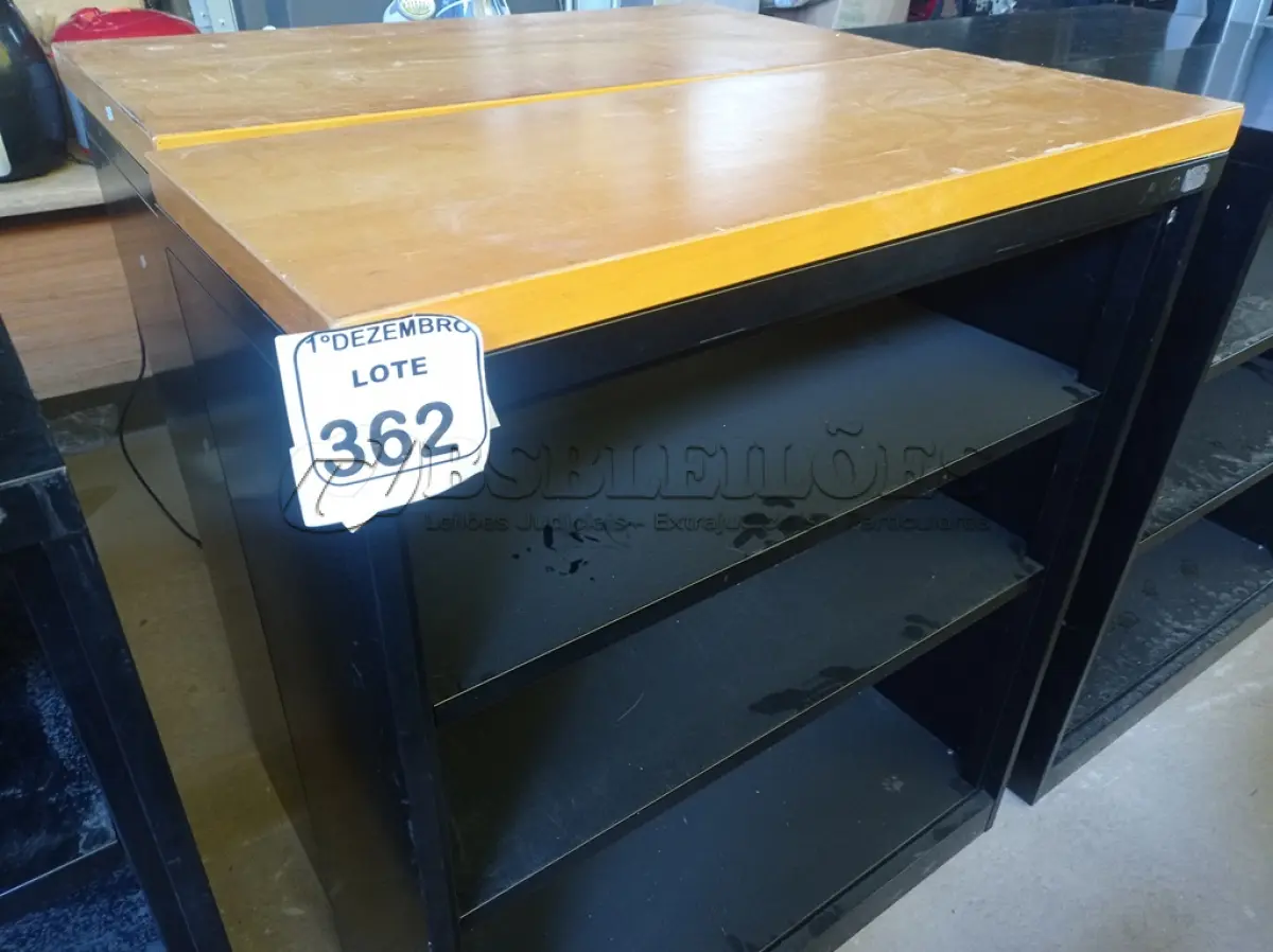 LOTE 362 - 02 ARMÁRIOS DE FERRO. (NO ESTADO) ATENÇÃO! FAZER A VISITAÇÃO ANTES DE ARREMATAR, NÃO SABEMOS SE FUNCIONA. LEILÃO NÃO TEM GARANTIA E NEM DEVOLUÇÃO, SUJEITO A POSSÍVEIS AVARIAS VISÍVEIS/OCULTAS E/OU AUSÊNCIA DE COMPONENTES.