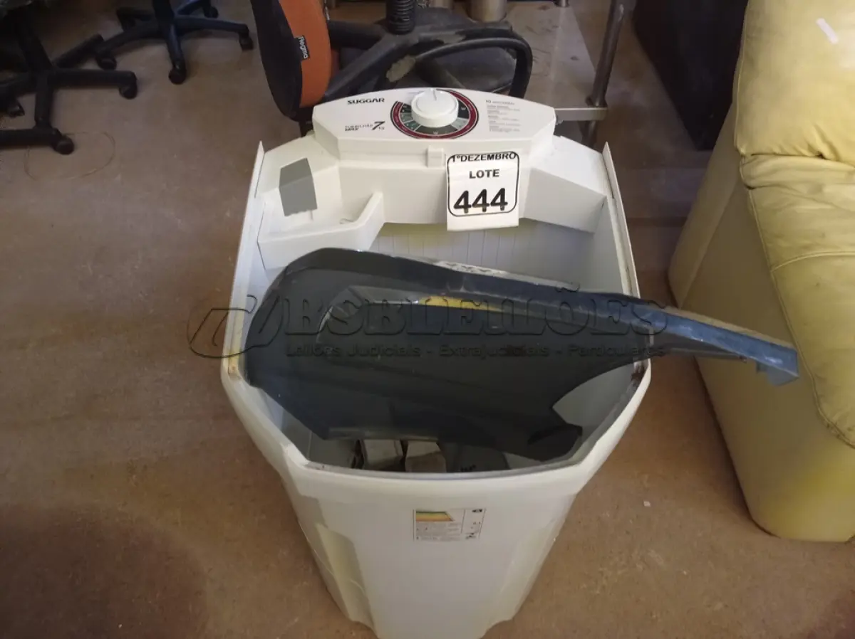 LOTE 444 -  01 TANQUINHO MARCA SUGGAR 7KG 220V. (NO ESTADO) ATENÇÃO! FAZER A VISITAÇÃO ANTES DE ARREMATAR, NÃO SABEMOS SE FUNCIONA. LEILÃO NÃO TEM GARANTIA E NEM DEVOLUÇÃO, SUJEITO A POSSÍVEIS AVARIAS VISÍVEIS/OCULTAS E/OU AUSÊNCIA DE COMPONENTES.