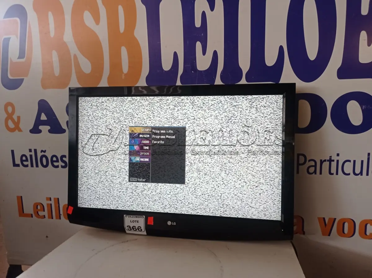 LOTE 366 - 01 TV MARCA LG 42”. (NO ESTADO) ATENÇÃO! FAZER A VISITAÇÃO ANTES DE ARREMATAR, NÃO SABEMOS SE FUNCIONA. LEILÃO NÃO TEM GARANTIA E NEM DEVOLUÇÃO, SUJEITO A POSSÍVEIS AVARIAS VISÍVEIS/OCULTAS E/OU AUSÊNCIA DE COMPONENTES.