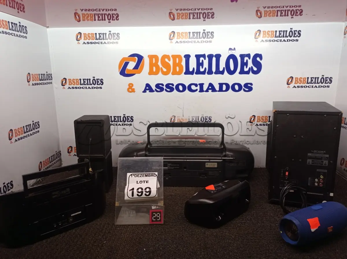 LOTE 199 - 01 CAIXA SUBWOOFER MARCA LENDEX E 04 CAIXAS DE SOM. (NO ESTADO) ATENÇÃO! FAZER A VISITAÇÃO ANTES DE ARREMATAR, NÃO SABEMOS SE FUNCIONA. LEILÃO NÃO TEM GARANTIA E NEM DEVOLUÇÃO, SUJEITO A POSSÍVEIS AVARIAS VISÍVEIS/OCULTAS E/OU AUSÊNCIA DE COMPONENTES.