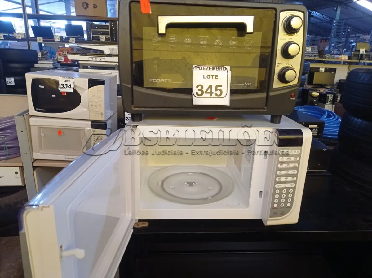 LOTE 345 - 01 FORNO ELÉTRICO MARCA FOGATTI E 01 MICRO-ONDAS MARCA ELECTROLUX. (NO ESTADO) ATENÇÃO! FAZER A VISITAÇÃO ANTES DE ARREMATAR, NÃO SABEMOS SE FUNCIONA. LEILÃO NÃO TEM GARANTIA E NEM DEVOLUÇÃO, SUJEITO A POSSÍVEIS AVARIAS VISÍVEIS/OCULTAS E/OU AUSÊNCIA DE COMPONENTES.