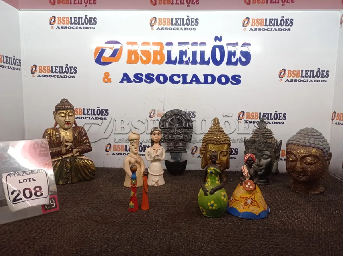 LOTE 208 - 01 LOTE C/VÁRIOS ENFEITES, IMAGENS E PEQUENAS ESTÁTUAS DIVERSAS. (NO ESTADO) ATENÇÃO! FAZER A VISITAÇÃO ANTES DE ARREMATAR, NÃO SABEMOS SE FUNCIONA. LEILÃO NÃO TEM GARANTIA E NEM DEVOLUÇÃO, SUJEITO A POSSÍVEIS AVARIAS VISÍVEIS/OCULTAS E/OU AUSÊNCIA DE COMPONENTES.