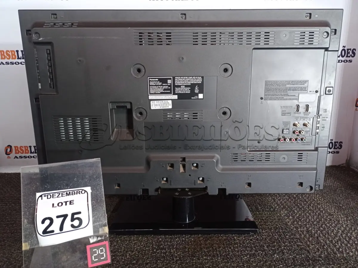 LOTE 275 - 01 TELEVISÃO MARCA PANASONIC 32”. (NO ESTADO) ATENÇÃO! FAZER A VISITAÇÃO ANTES DE ARREMATAR, NÃO SABEMOS SE FUNCIONA. LEILÃO NÃO TEM GARANTIA E NEM DEVOLUÇÃO, SUJEITO A POSSÍVEIS AVARIAS VISÍVEIS/OCULTAS E/OU AUSÊNCIA DE COMPONENTES.