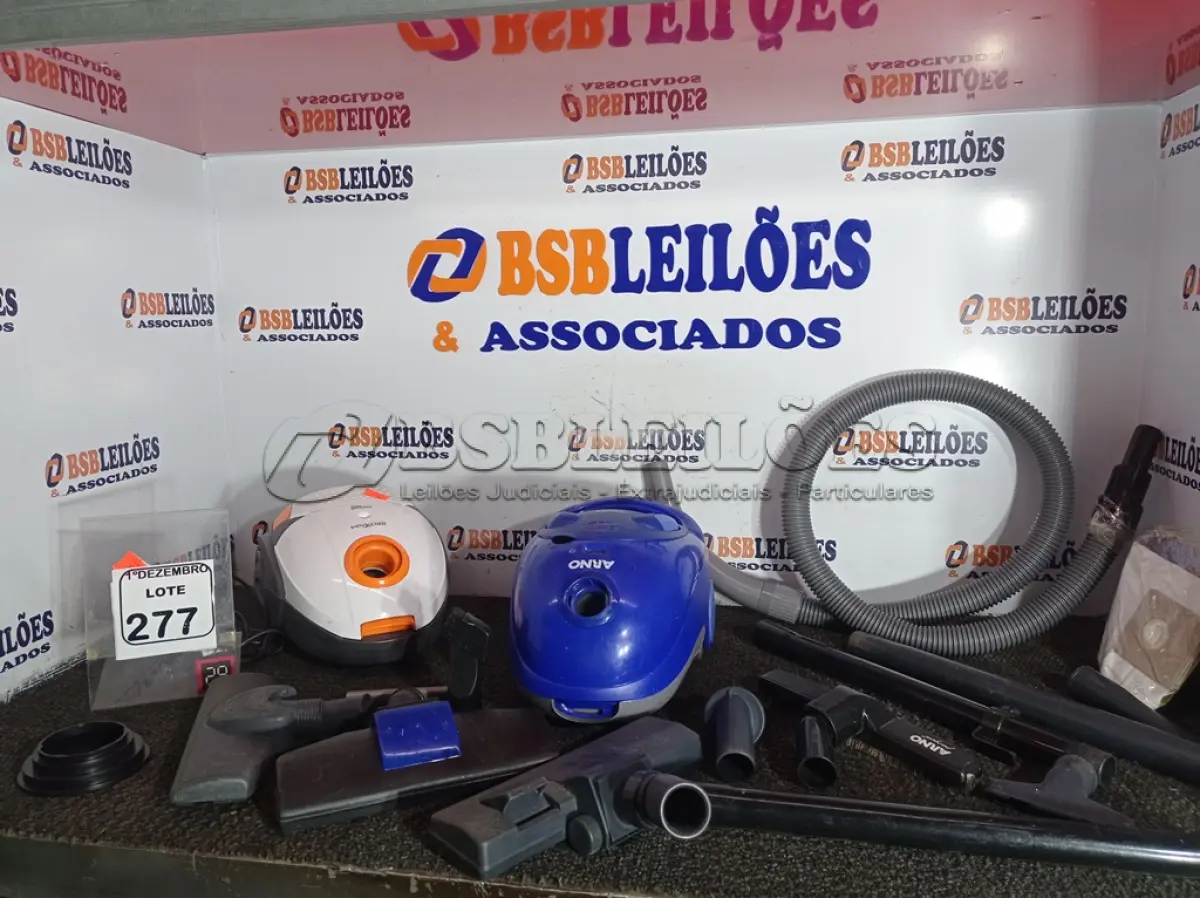LOTE 277 - 02 ASPIRADORES DE PÓ MARCA BRITÂNIA E ARNO. (NO ESTADO) ATENÇÃO! FAZER A VISITAÇÃO ANTES DE ARREMATAR, NÃO SABEMOS SE FUNCIONA. LEILÃO NÃO TEM GARANTIA E NEM DEVOLUÇÃO, SUJEITO A POSSÍVEIS AVARIAS VISÍVEIS/OCULTAS E/OU AUSÊNCIA DE COMPONENTES.