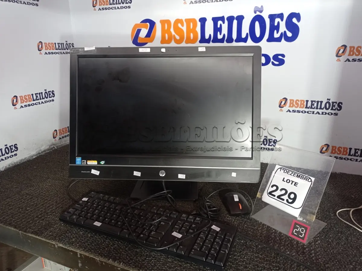 LOTE 229 - 01 ALL IN ONE MARCA HP C/TECLADO E MOUSE. (NO ESTADO) ATENÇÃO! FAZER A VISITAÇÃO ANTES DE ARREMATAR, NÃO SABEMOS SE FUNCIONA. LEILÃO NÃO TEM GARANTIA E NEM DEVOLUÇÃO, SUJEITO A POSSÍVEIS AVARIAS VISÍVEIS/OCULTAS E/OU AUSÊNCIA DE COMPONENTES.
